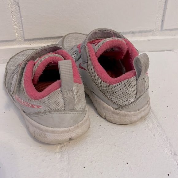 Toddler bike shoes size 7 - Picture 2 of 3